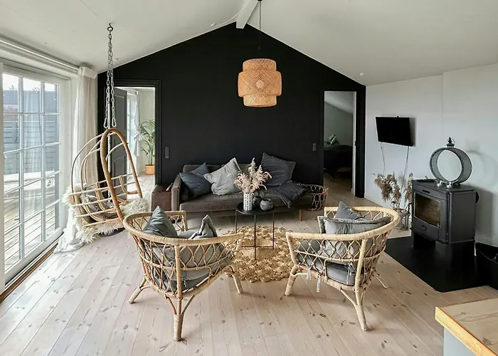 Summerhouse With Sea View In South Funen Дом отдыха