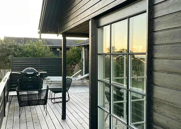 Дом отдыха Summerhouse With Sea View In South Funen