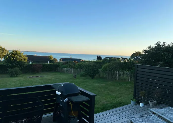 Summerhouse With Sea View In South Funen Дом отдыха *